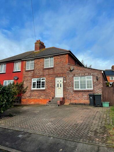 4 Bedroom House To Rent In Wessex Road, Weymouth, DT4