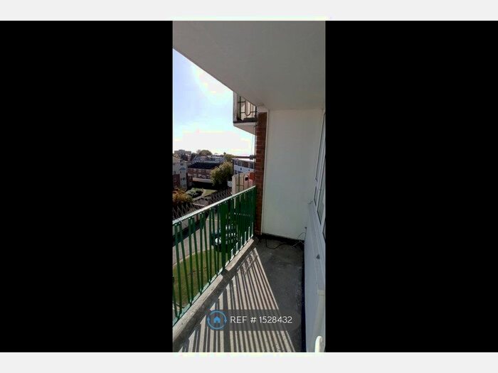 2 Bedroom Flat To Rent In London Road, Westcliff-On-Sea, SS0