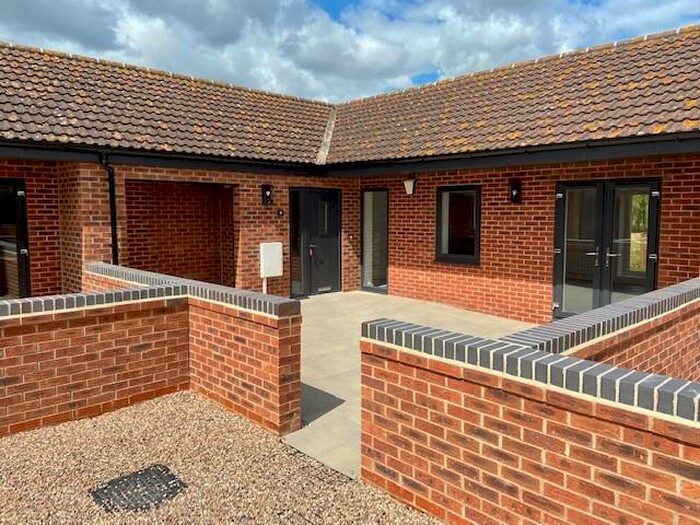 2 Bedroom Barn Conversion To Rent In Holme Farm Court, Gamston, NG2
