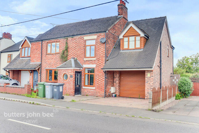 3 Bedroom Semi-Detached House For Sale In Warmingham Road, Crewe, CW1