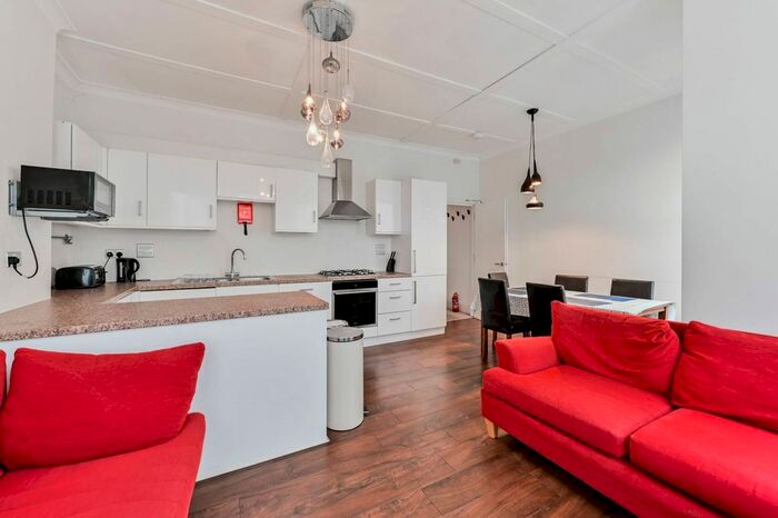 3 Bedroom Flat To Rent In Havergal Villas, West Green Road, London, Dx, Turnpike Lane, London, N15