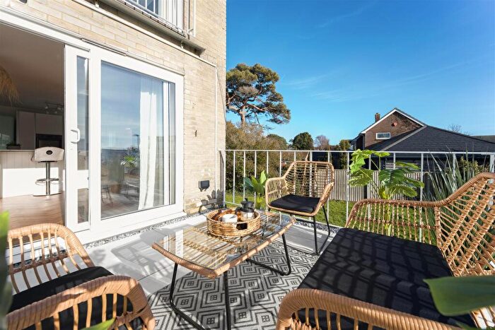 2 Bedroom Apartment To Rent In Rushford Warren, Christchurch, BH23