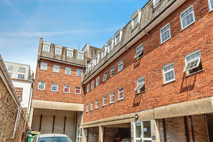 2 Bedroom Flat For Sale In Richmond Dale, Bristol, BS8