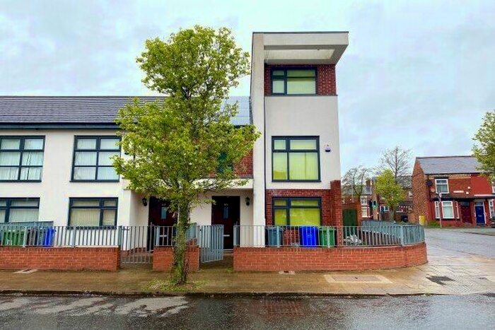 4 Bedroom Property To Rent In Blue Moon Way, Manchester, M14