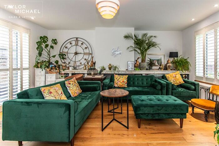 3 Bedroom Semi-Detached House To Rent In Eastfield Crescent, Brighton, BN1