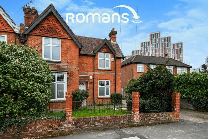 3 Bedroom Semi-Detached House To Rent In Albert Road, Bracknell, RG42