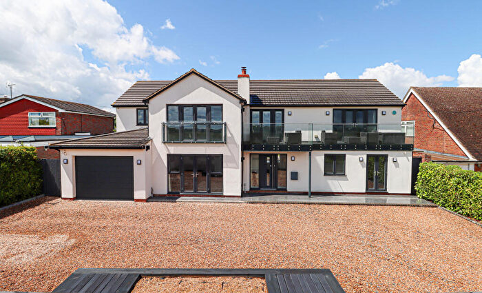 6 Bedroom Detached House For Sale In Eaton Bray Road, Northall, LU6