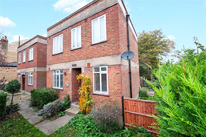 2 Bedroom Maisonette For Sale In Vale Close, Twickenham, TW1