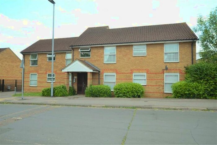 2 Bedroom Apartment To Rent In Cassis Court, Loughton, IG10
