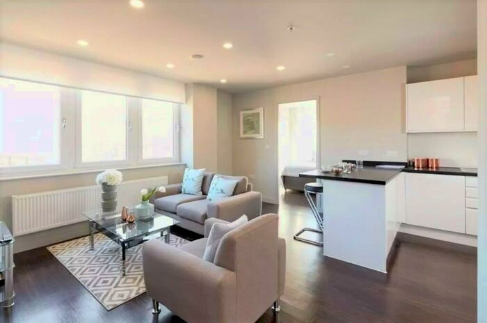 2 Bedroom Flat To Rent In Cherrydown East, Basildon, Essex, SS16