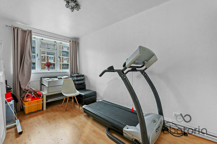 3 Bedroom Terraced House For Sale In Wyllen Close, London, E1