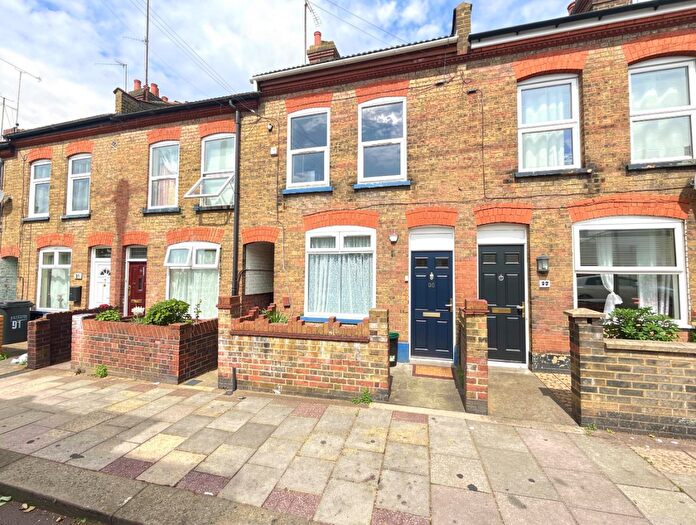 3 Bedroom Terraced House To Rent In Frederick Street, Luton, LU2
