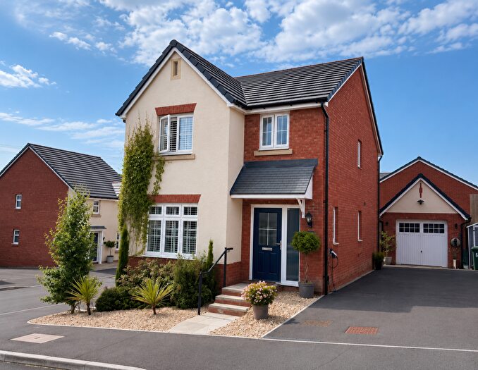 3 Bedroom Detached House For Sale In Comin Y Coed, Tonyrefail, CF39