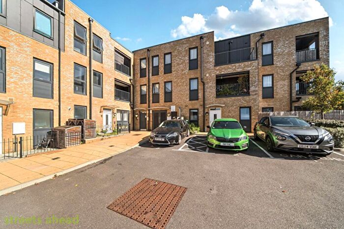 2 Bedroom Apartment For Sale In Laundry Close, Croydon, CR0