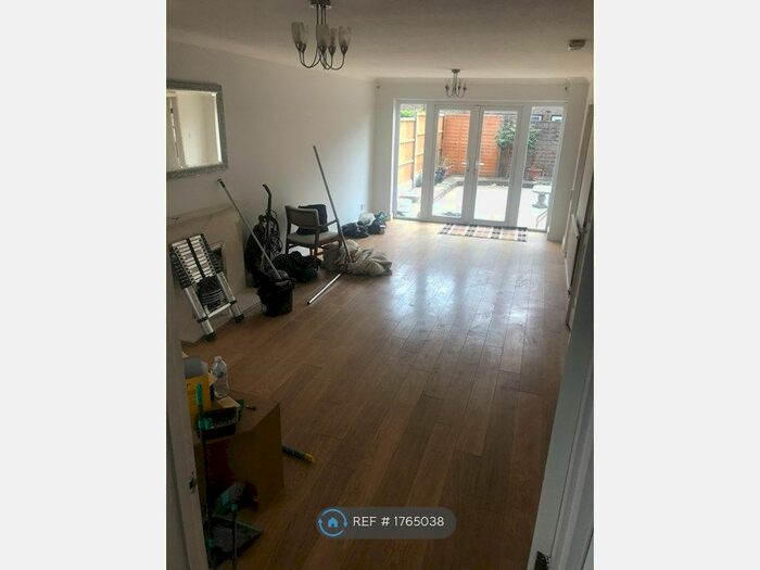 3 Bedroom Semi-Detached House To Rent In Tangmere Crescent, Hornchurch, RM12