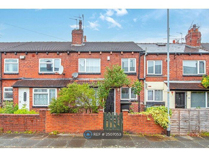 1 Bedroom Terraced House To Rent In Longroyd Avenue, Leeds, LS11