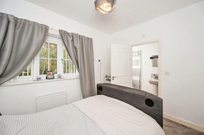 3 Bedroom Semi-Detached House For Sale In Warrington Road, Widnes, Cheshire, WA8