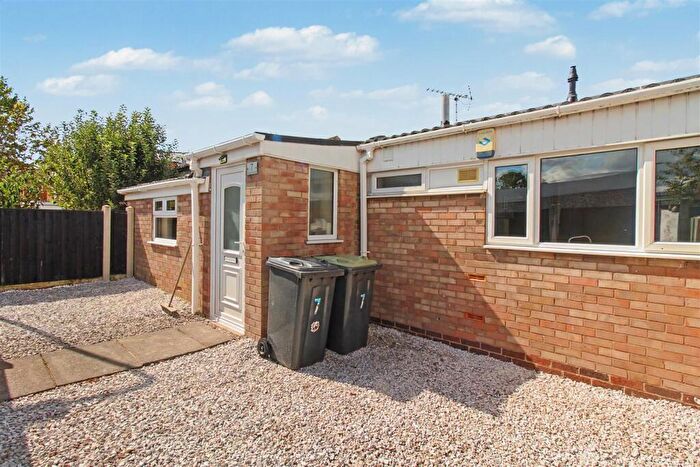 2 Bedroom House To Rent In Ulldale Court, Beeston, Nottingham, NG9