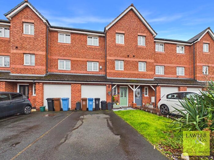 4 Bedroom Town House For Sale In Kennett Drive, Bredbury, Stockport, Cheshire, SK6