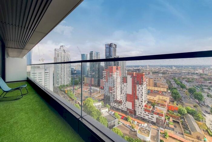 2 Bedroom Flat For Sale In Bagshaw Building, Docklands, London, E14