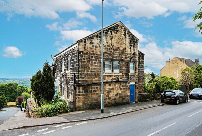 2 Bedroom Flat For Sale In Prospect Street, Rawdon, Leeds, West Yorkshire, LS19