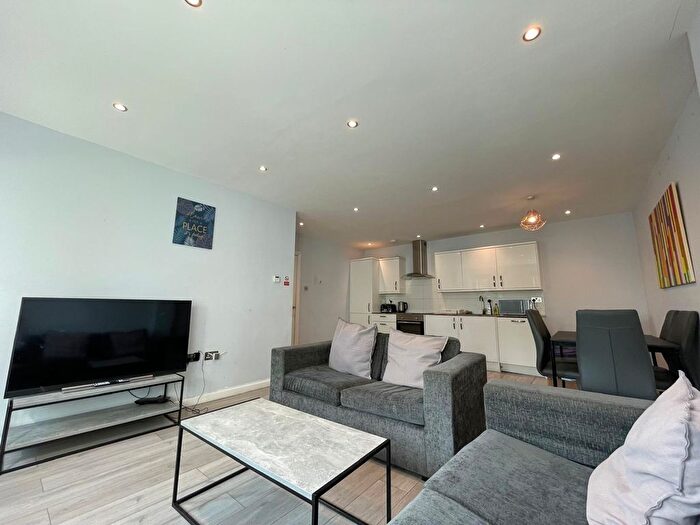 2 Bedroom Flat To Rent In - Bath Road, TW5