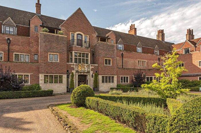 2 Bedroom Flat For Sale In Kings Drive, Midhurst, GU29
