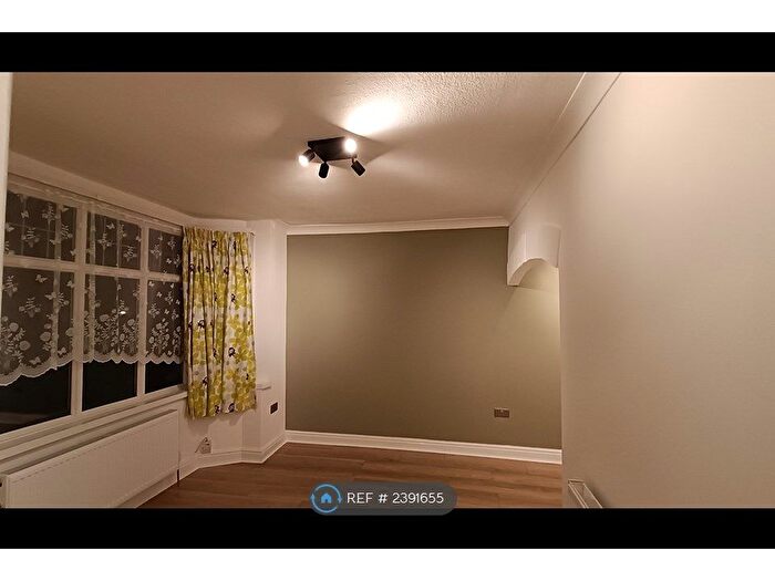 3 Bedroom Semi-Detached House To Rent In Orchard Avenue, Solihull, B91