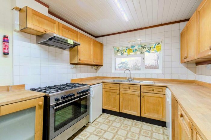 3 Bedroom Bungalow To Rent In York Road, Sutton, SM2