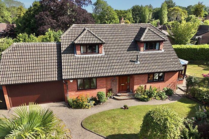 4 Bedroom Detached House For Sale In Farthingham Lane, Ewhurst, GU6