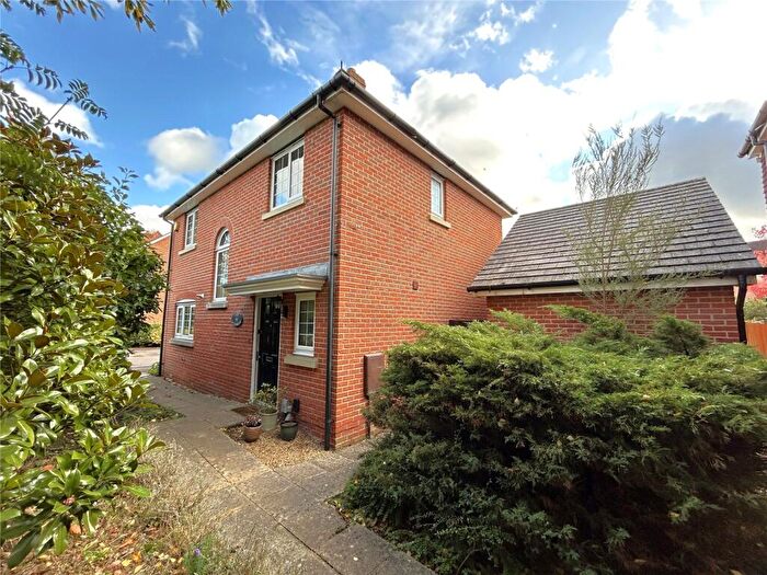 4 Bedroom Detached House For Sale In East Hundreds, Fleet, Hampshire, GU51