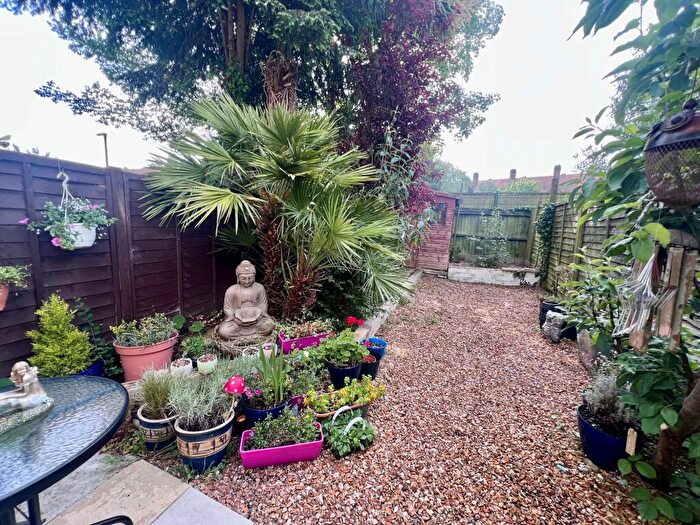 1 Bedroom Flat To Rent In St. Clements Road, BH1