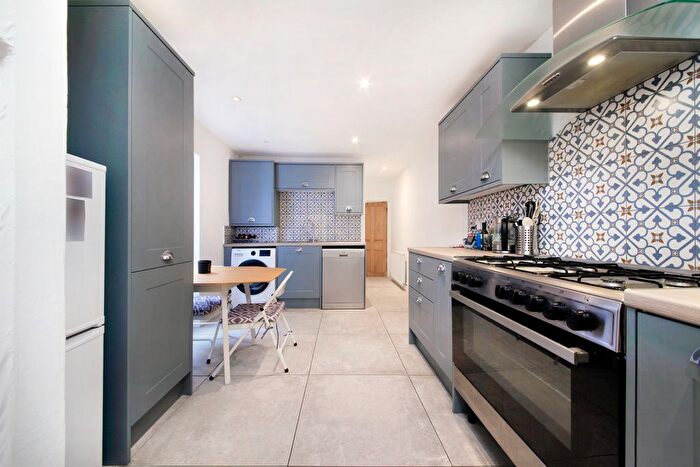 2 Bedroom Maisonette To Rent In Queenstown Road, Diamond Conservation Area, SW8