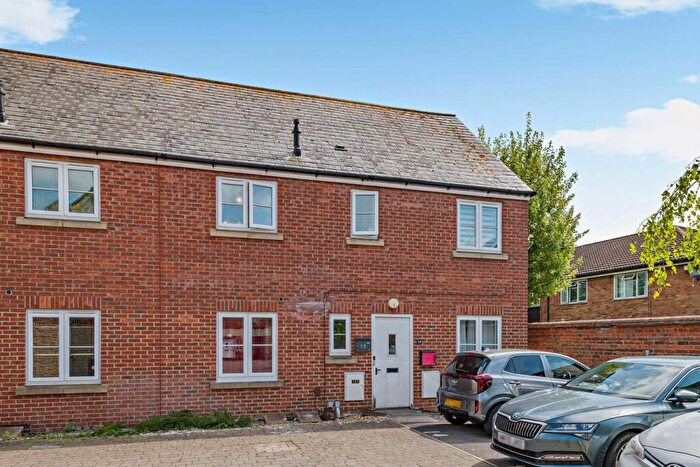 2 Bedroom Flat For Sale In Ermin Mews, Swindon, SN3