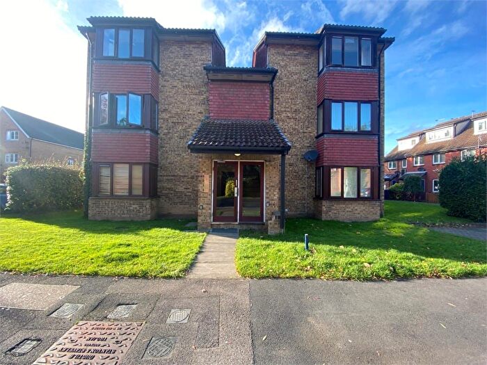 1 Bedroom Flat To Rent In Mead Avenue, Langley, SL3