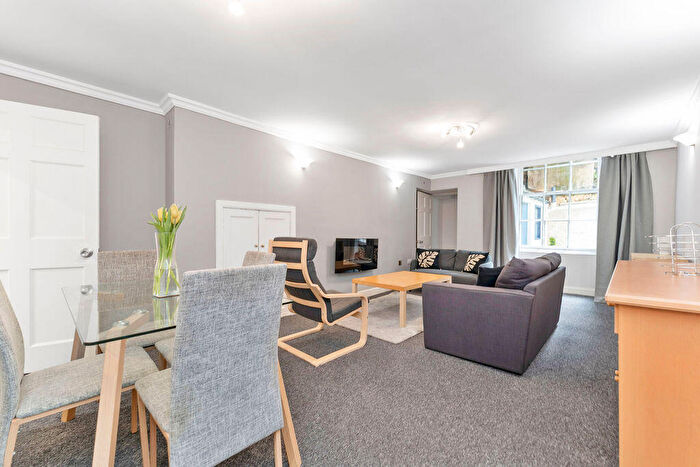2 Bedroom Flat To Rent In L Albany Street, Edinburgh, EH1