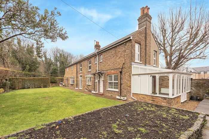 4 Bedroom Detached House To Rent In Victoria Close, Rickmansworth, WD3