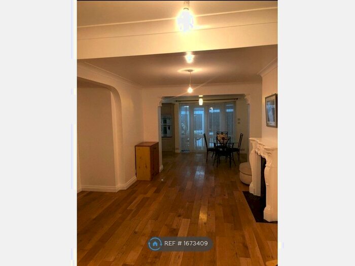 4 Bedroom Terraced House To Rent In Edmonton, London, N18