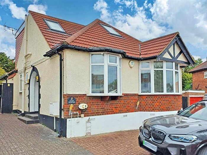 4 Bedroom Detached House For Sale In Stoneyfields Gardens, Edgware, HA8