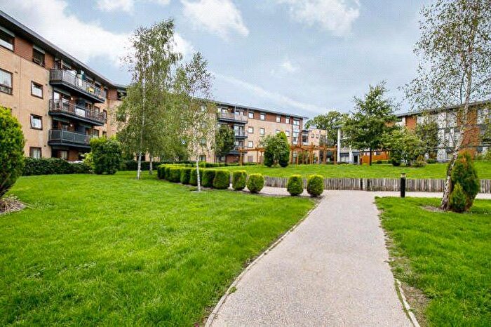 2 Bedroom Flat To Rent In Howlands Court, Commonwealth Drive, Crawley, West Sussex, RH10
