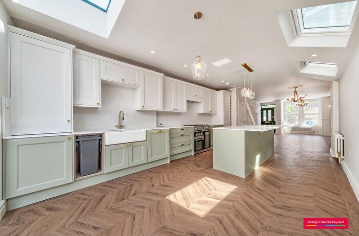 4 Bedroom Semi-Detached House For Sale In Brunswick Crescent, London, N11