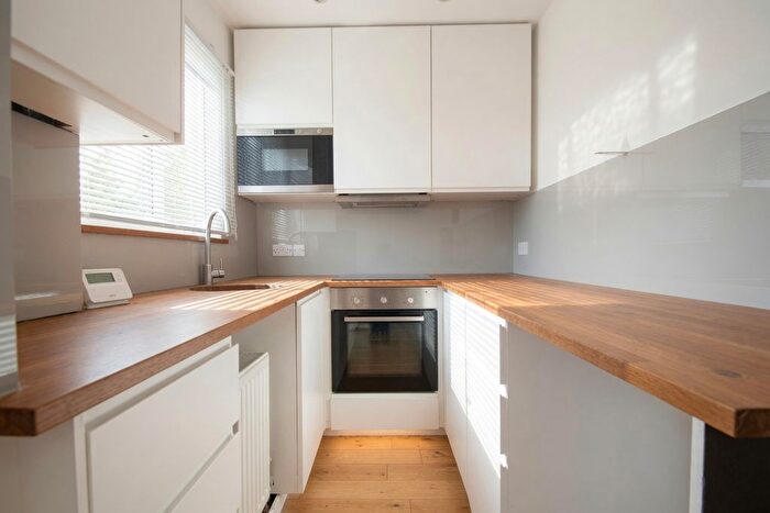 2 Bedroom Flat To Rent In Elmcroft Close, Feltham, TW14