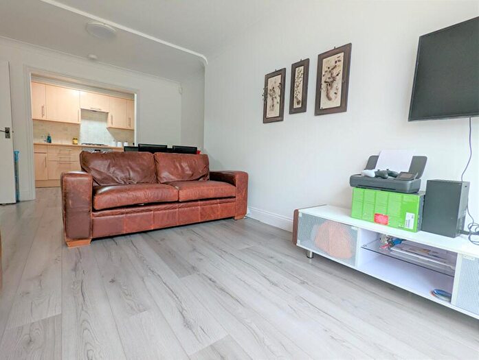 2 Bedroom Apartment To Rent In Chase Road, Southgate, N14