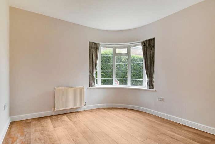 1 Bedroom Flat To Rent In Wyke Road, London, SW20