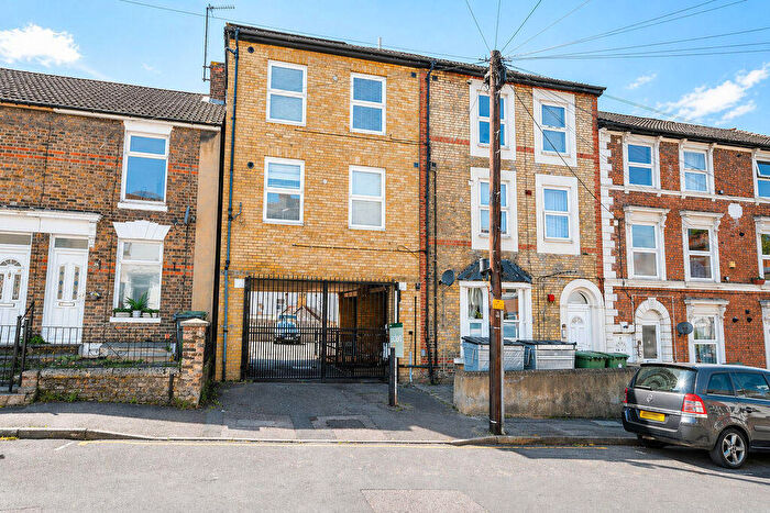 2 Bedroom Apartment For Sale In Melville Road, Maidstone, ME15