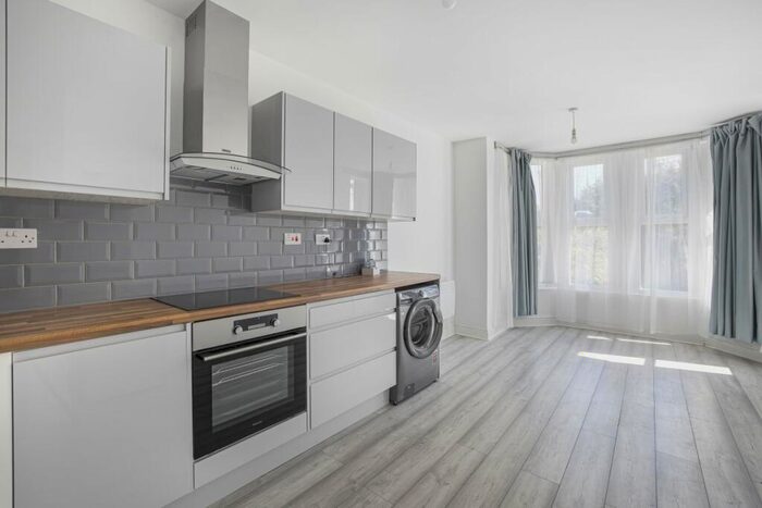 1 Bedroom Flat To Rent In Redcliffe Gardens, Ilford, IG1