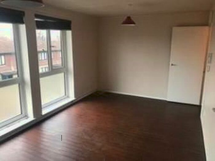 1 Bedroom Flat To Rent In Littlewood Close, West Ealing, London, W13