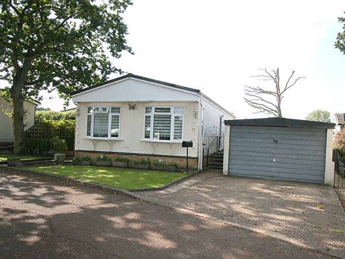 2 Bedroom Park Home For Sale In Shirkoak Park, Woodchurch, TN26