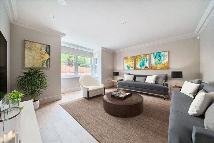 4 Bedroom Detached House To Rent In Woking, Surrey, GU22