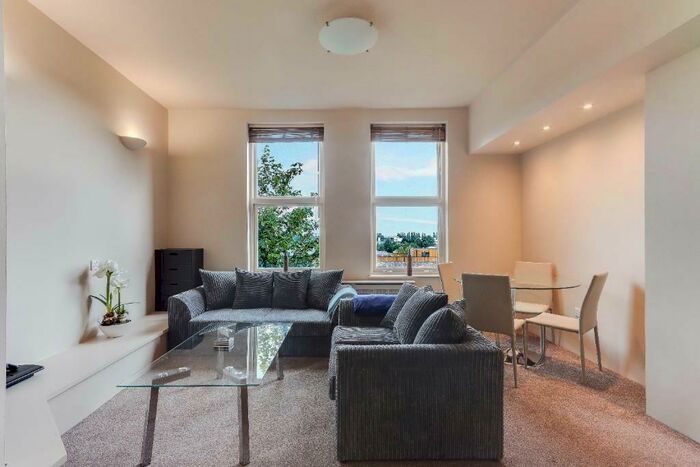 4 Bedroom Apartment To Rent In Lenton Road, The Park, NG7